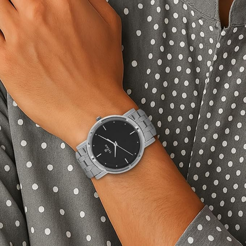 Analog Black Dial Men's Watch